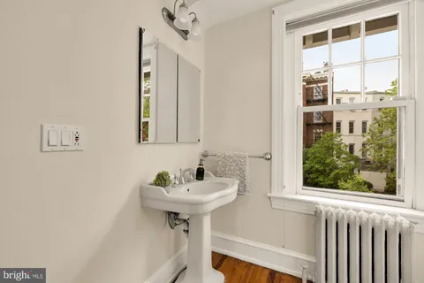 $1,200,000 | 624 D Street Northeast, Washington, DC 20002