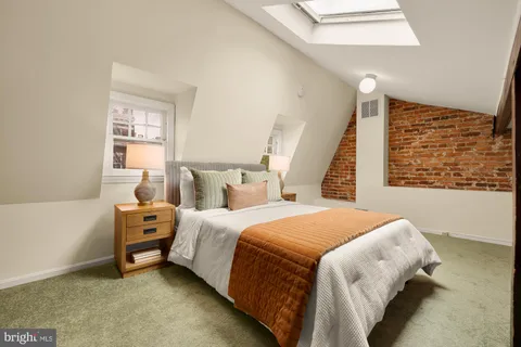 $1,200,000 | 624 D Street Northeast, Washington, DC 20002