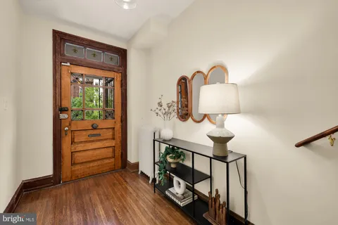 $1,200,000 | 624 D Street Northeast, Washington, DC 20002