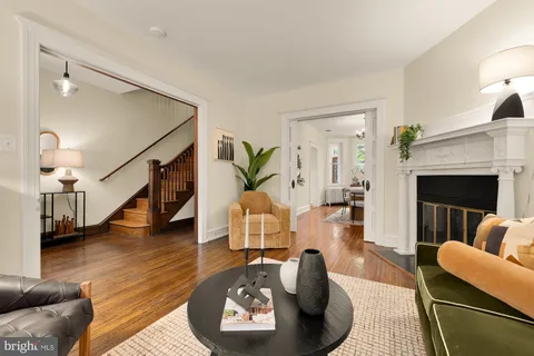 $1,200,000 | 624 D Street Northeast, Washington, DC 20002
