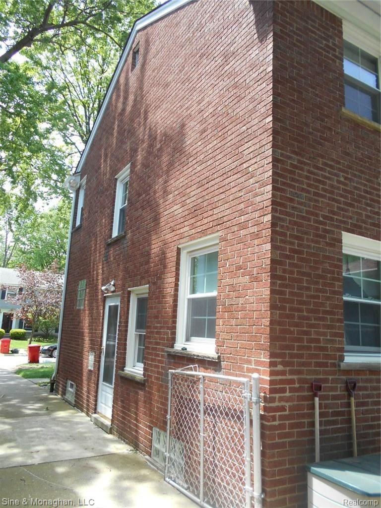 1742 Newcastle Road Grosse Pointe, MI 48236 - Photo 20 of 24 DSCN1292.JPG