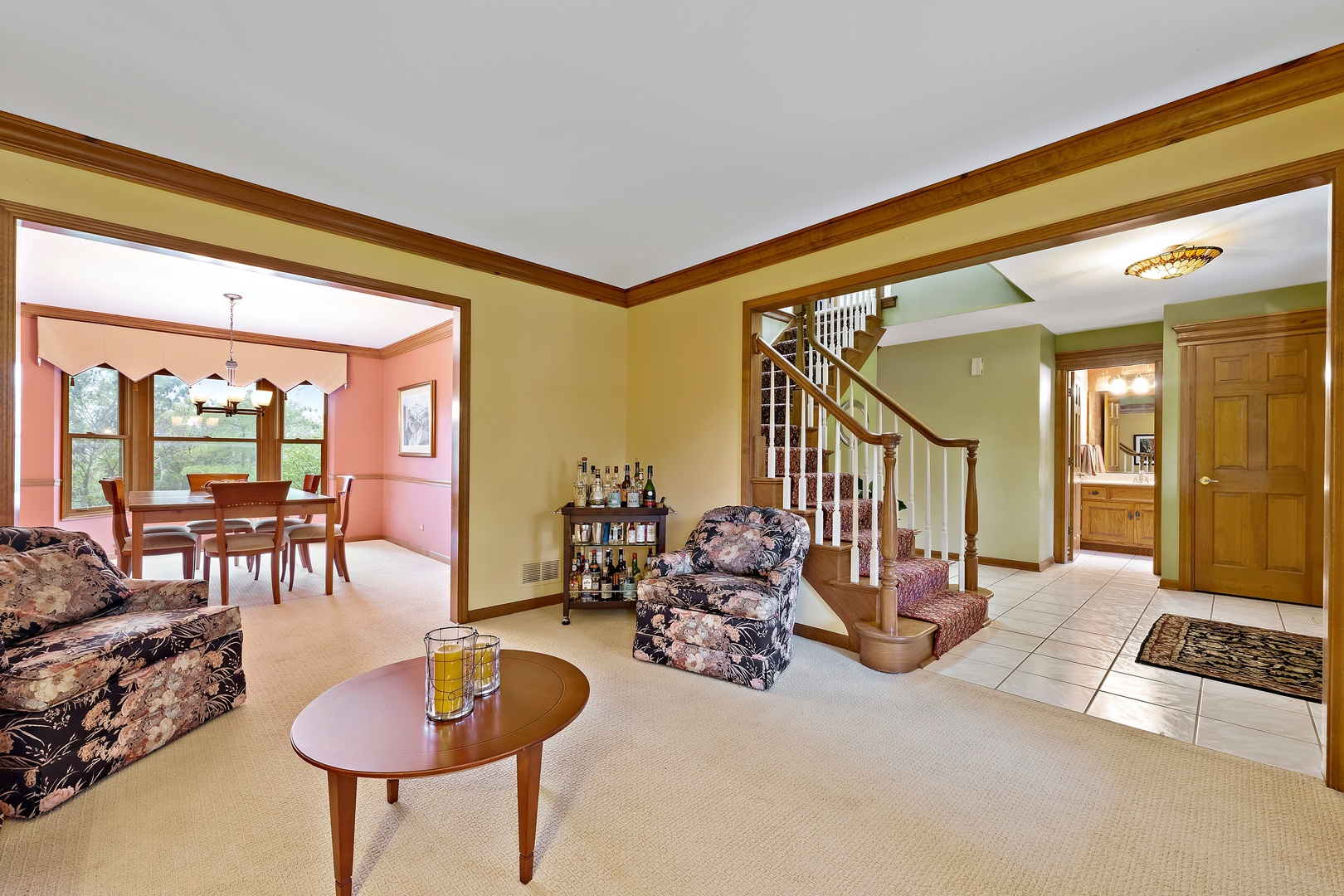 27W223 Jewell Road Winfield, IL 60190 - Photo 6 of 23 a view of a livingroom with furniture and a table