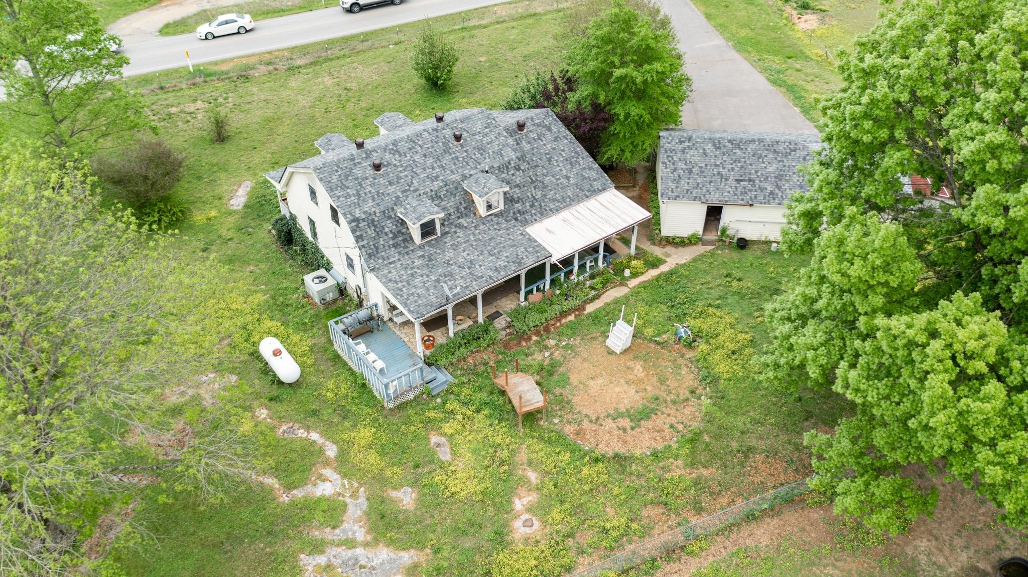 3356 Cairo Bend Road Lebanon, TN 37087 - Photo 15 of 21 a view of a garden with a fountain