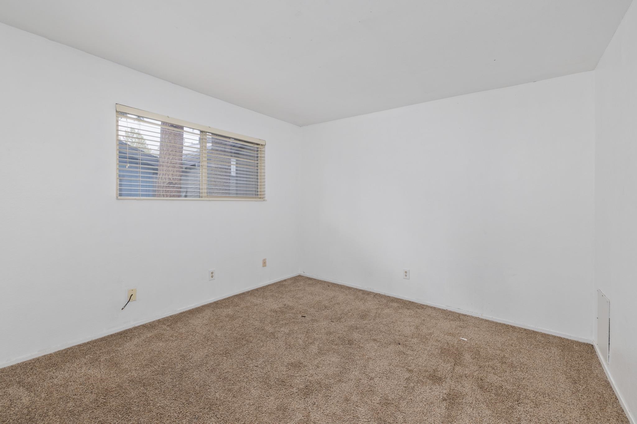 541 Mono Street, Unit 2 Mammoth Lakes, CA 93546 - Photo 10 of 16 an empty room with a window