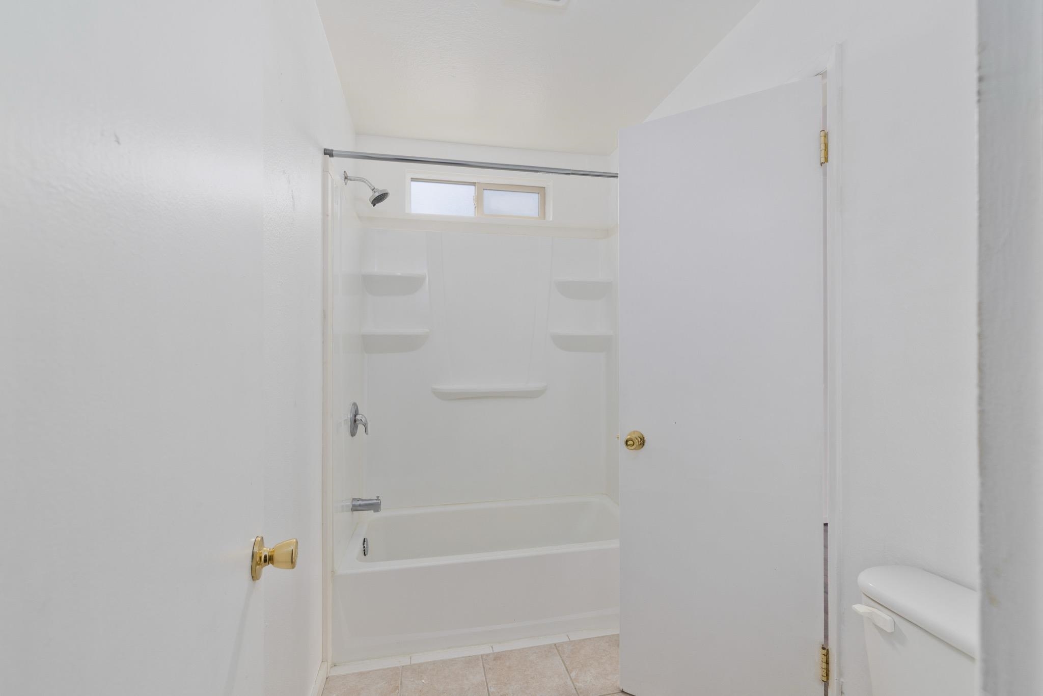 541 Mono Street, Unit 2 Mammoth Lakes, CA 93546 - Photo 13 of 16 a bathroom with a bathtub