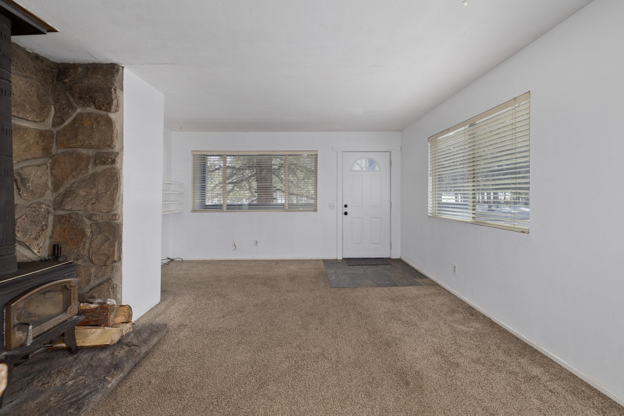 541 Mono Street, Unit 2 Mammoth Lakes, CA 93546 - Photo 3 of 16 an empty room with windows