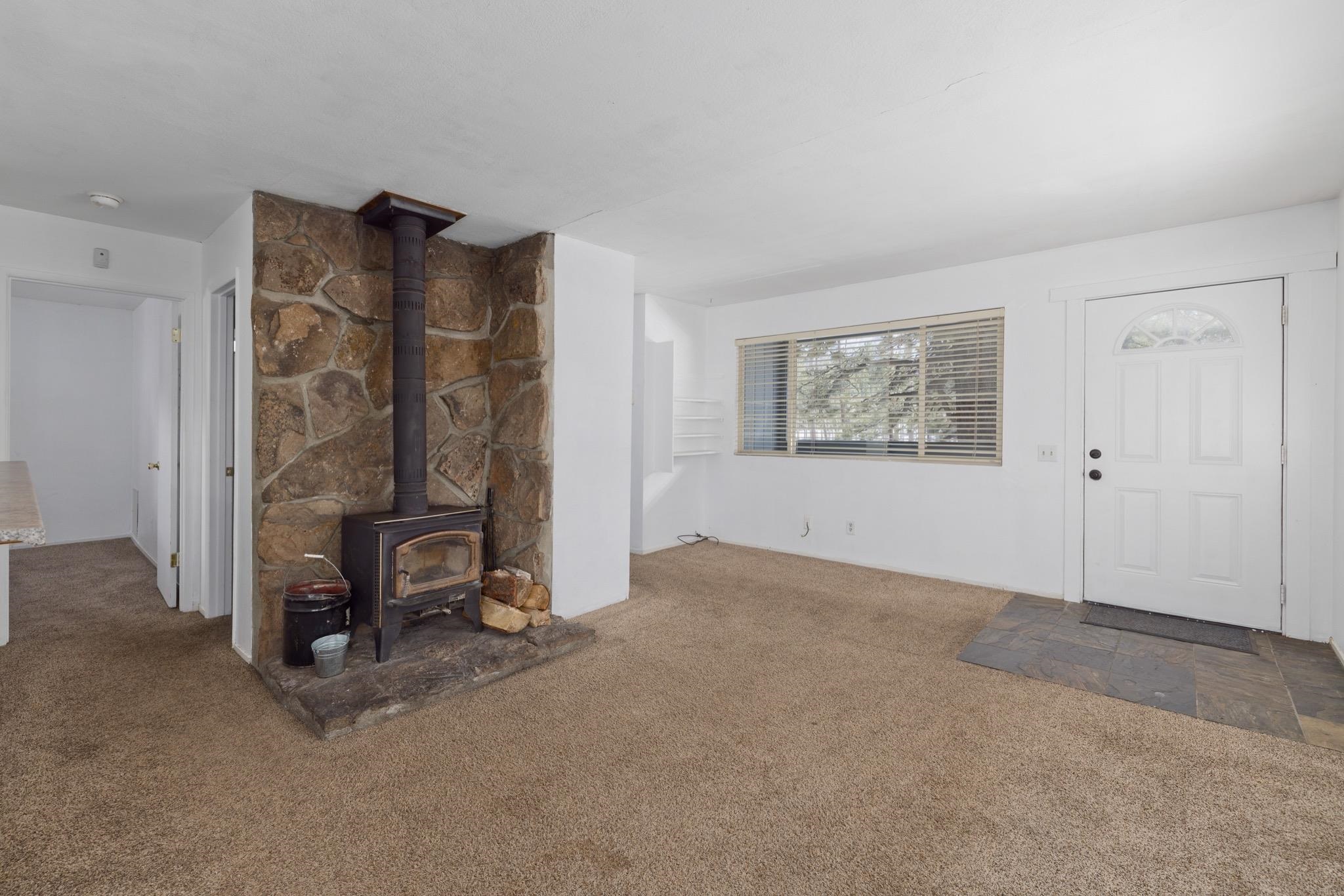 541 Mono Street, Unit 2 Mammoth Lakes, CA 93546 - Photo 4 of 16 an empty room with a fireplace and mirror