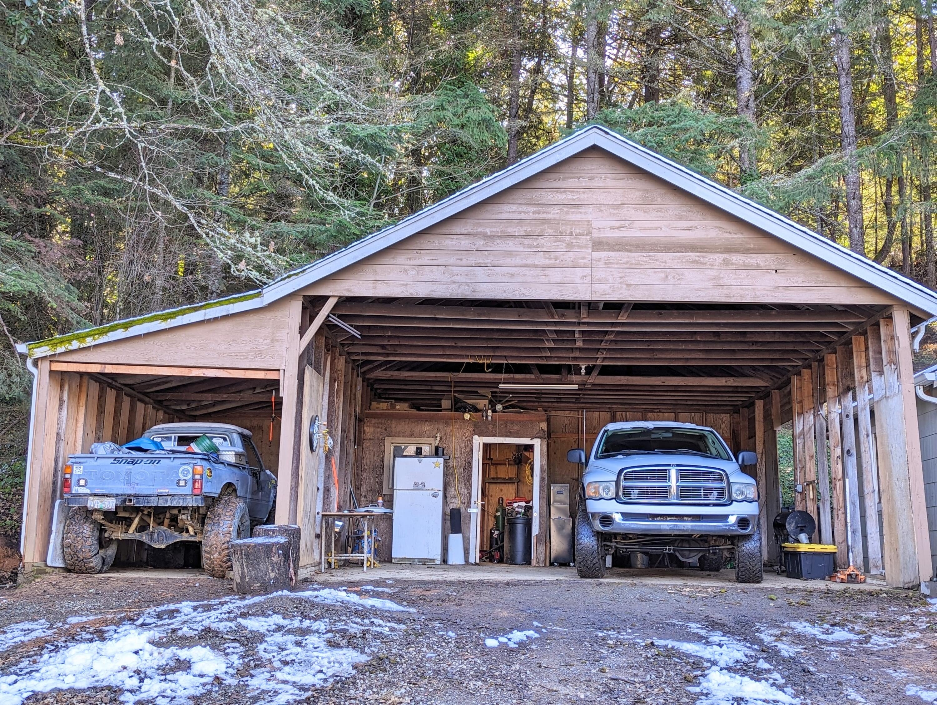 154 Red Hill Road Glendale, OR 97442 - Photo 4 of 18 Large Carpot & Shop