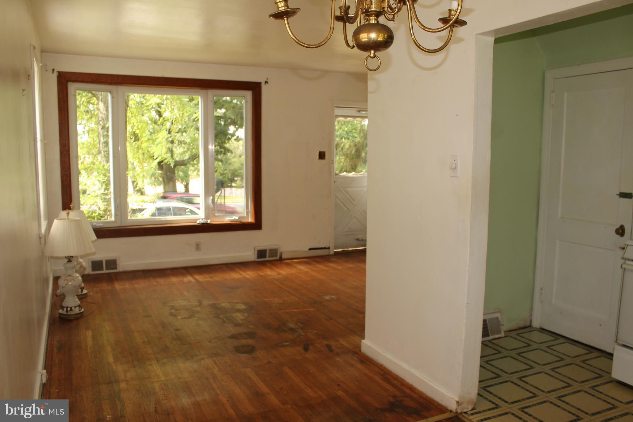 806 East Cathedral Road Philadelphia, PA 19128 - Photo 4 of 16 Gallery Image 4