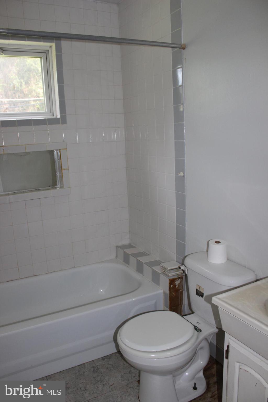 806 East Cathedral Road Philadelphia, PA 19128 - Photo 9 of 16 Gallery Image 9