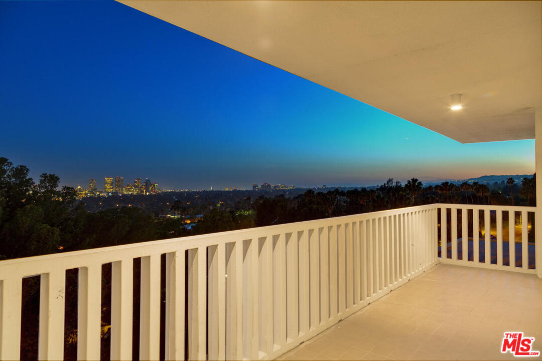 9255 Doheny Road, Unit 902 West Hollywood, CA 90069 - Photo 44 of 47 a view of city and green space