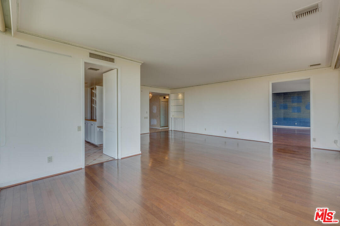 9255 Doheny Road, Unit 902 West Hollywood, CA 90069 - Photo 6 of 47