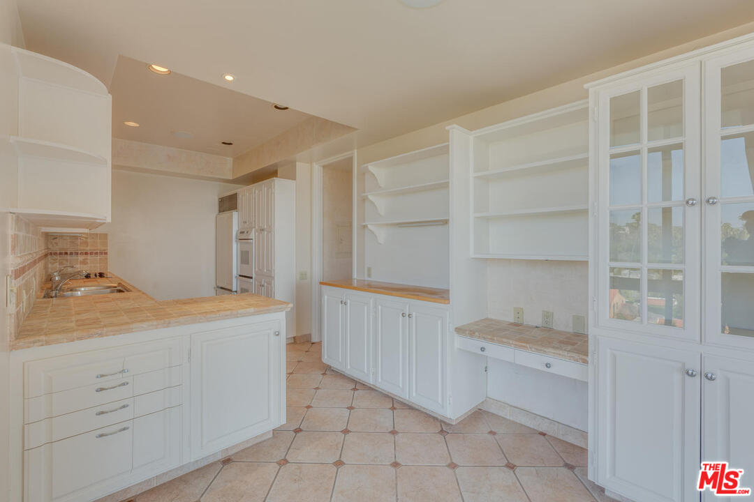 9255 Doheny Road, Unit 902 West Hollywood, CA 90069 - Photo 9 of 47 a view of a storage & utility room with closet dryer and washer