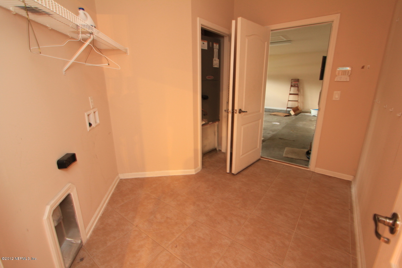 11909 Raindrop Road Jacksonville, FL 32219 - Photo 5 of 19 Laundry room