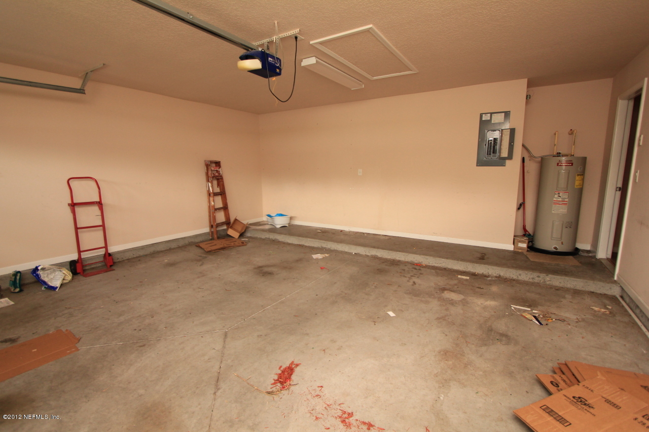 11909 Raindrop Road Jacksonville, FL 32219 - Photo 7 of 19 Garage