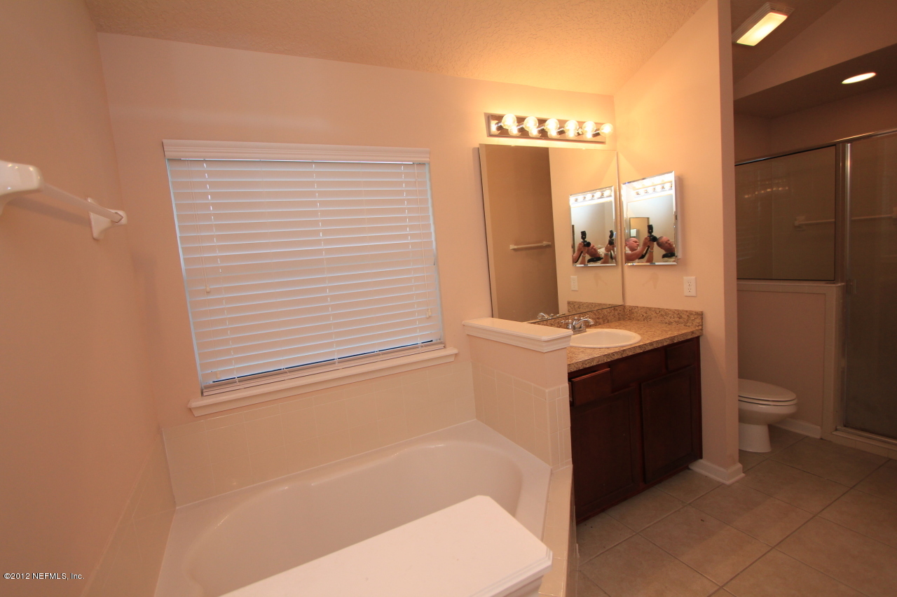 11909 Raindrop Road Jacksonville, FL 32219 - Photo 10 of 19 Master bath