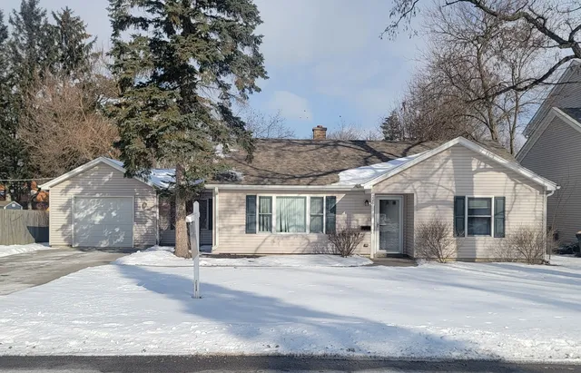 $349,900 | 226 Charlotte Place, Mundelein, IL 60060