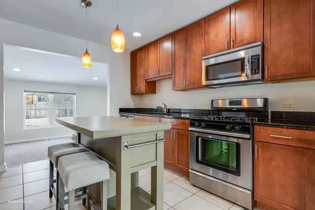 $349,900 | 226 Charlotte Place, Mundelein, IL 60060