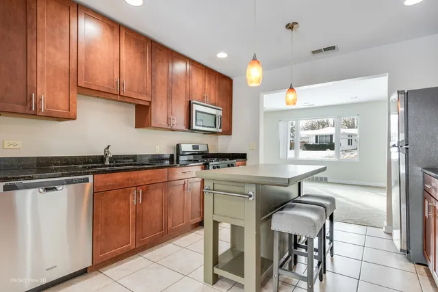 $349,900 | 226 Charlotte Place, Mundelein, IL 60060