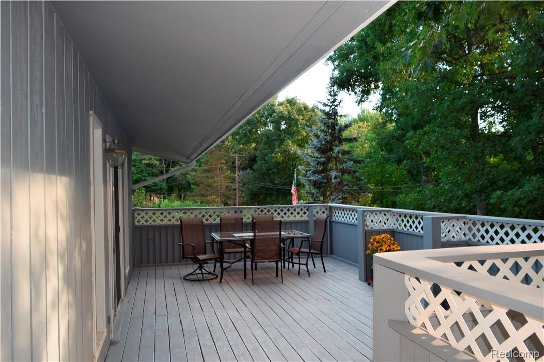 2121 Highfield Road Waterford, MI 48329 - Photo 5 of 23 GREAT DECK FOR ENTERTAINING
