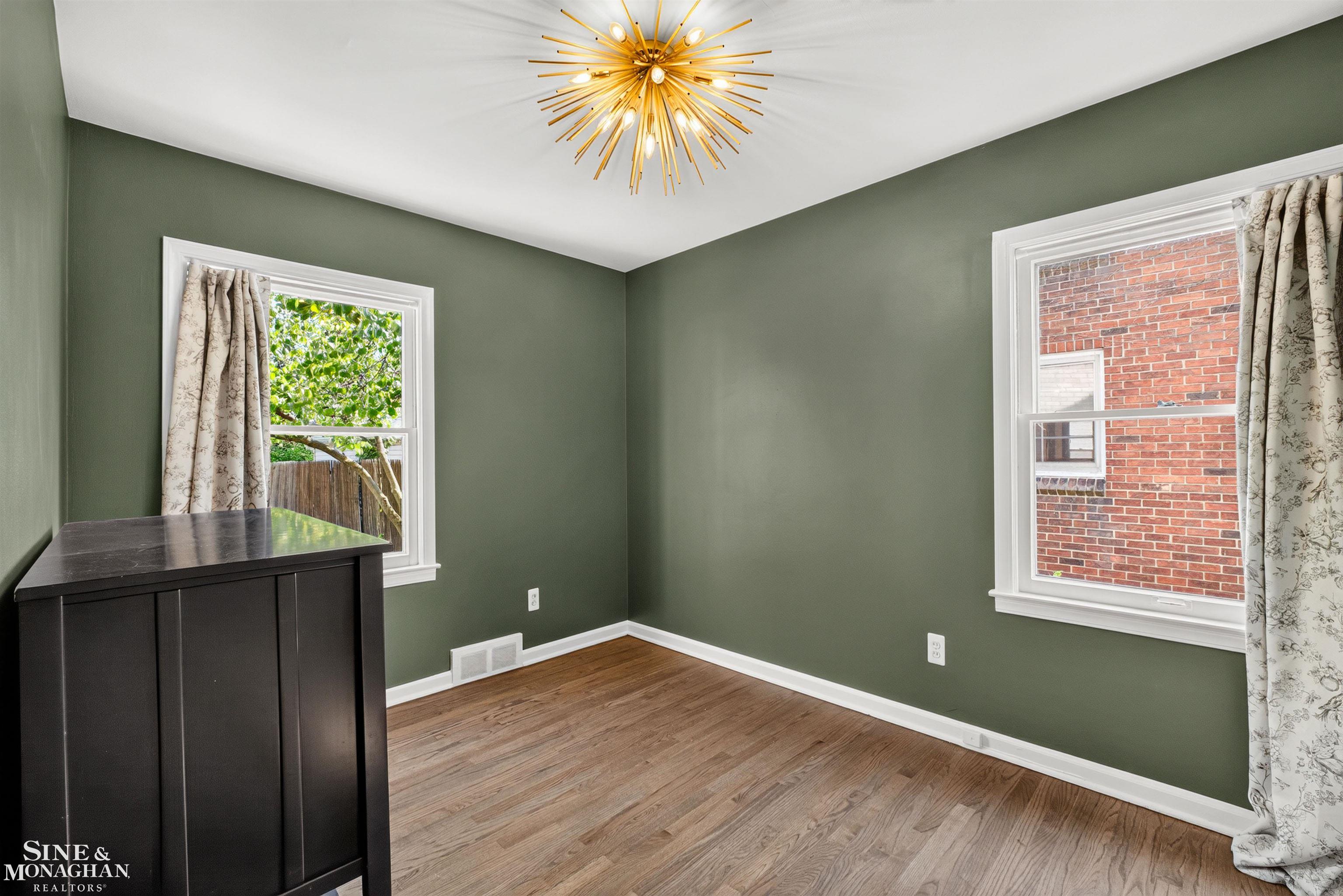 1776 Hampton Road Grosse Pointe, MI 48236 - Photo 17 of 37 50213018-4e40455f-4daf-4097-805f-d542969e0361.JPG