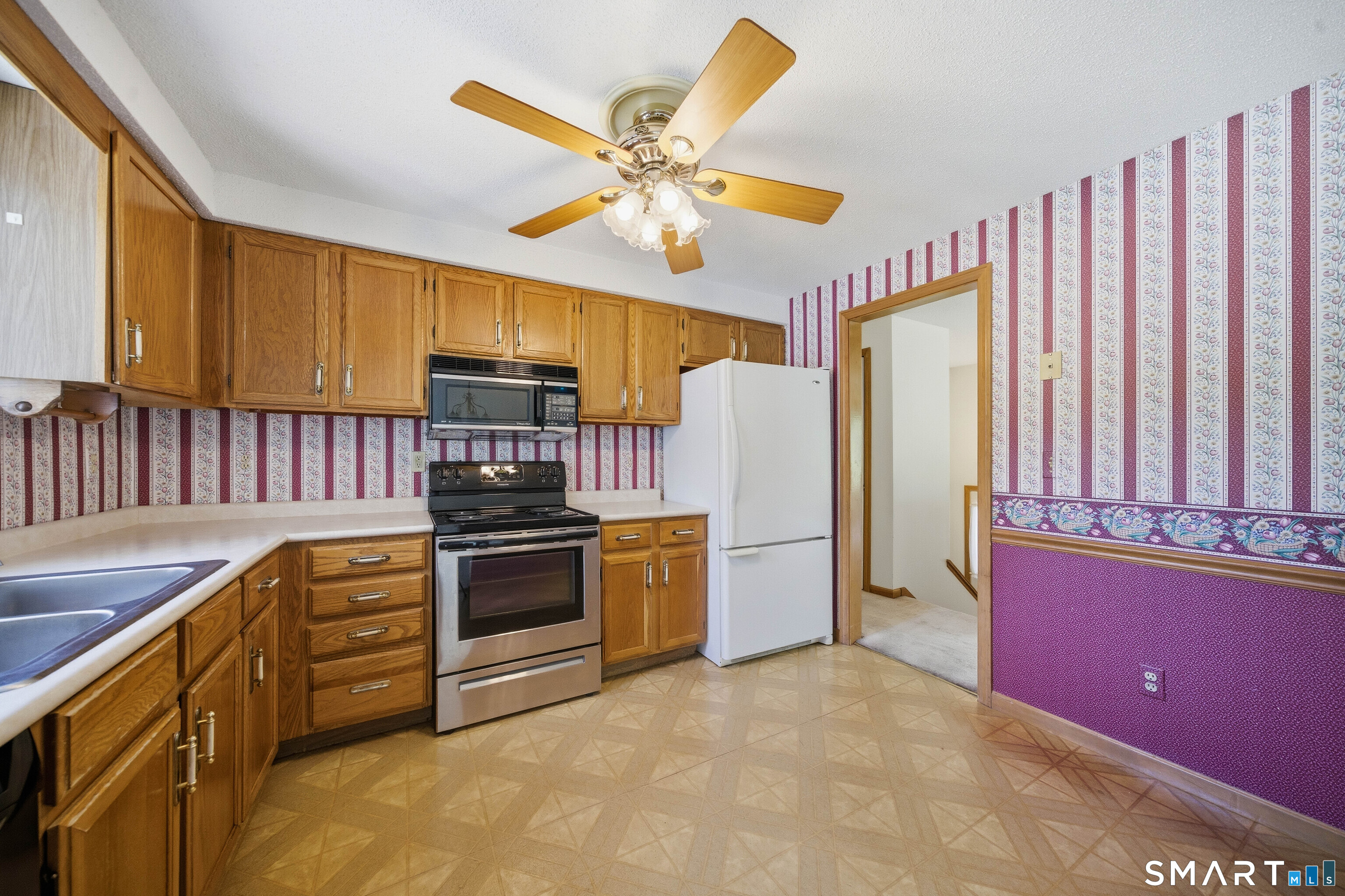 17 Spruceland Road Enfield, CT 06082 - Photo 12 of 40