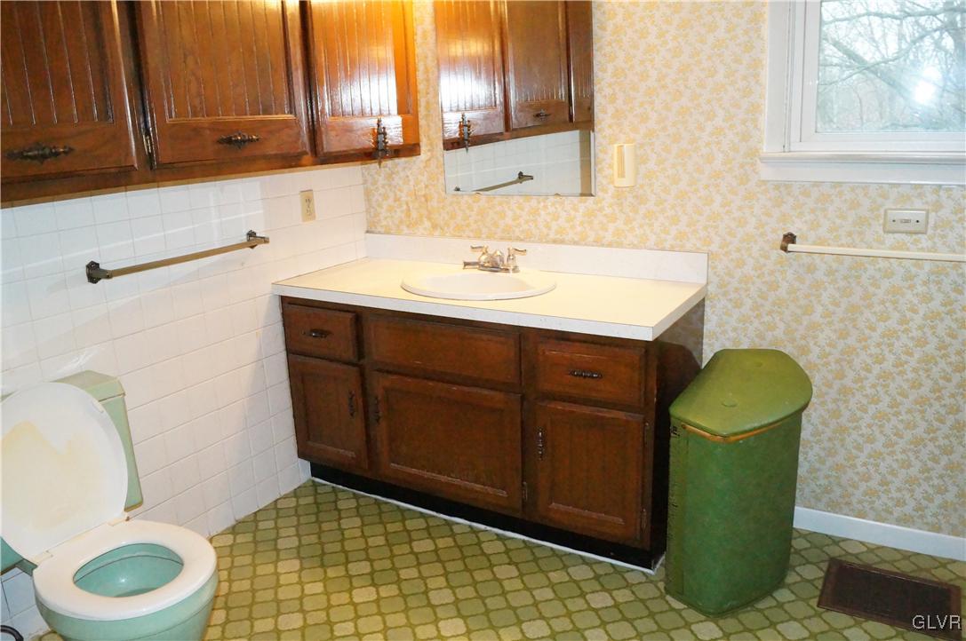 5655 North Coplay Road Whitehall, PA 18052 - Photo 4 of 7 Gallery Image 4