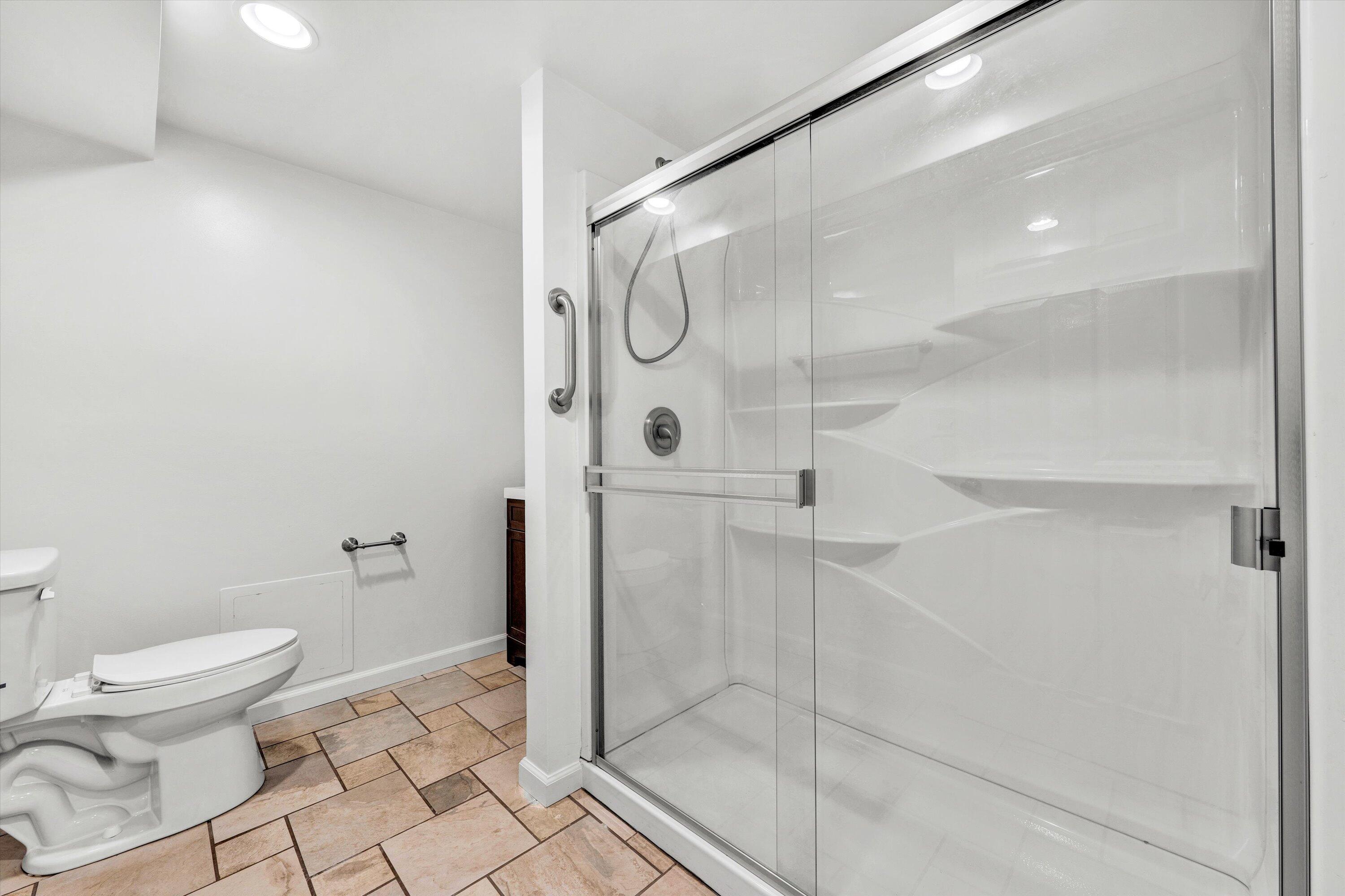 3285 Rasmont Road Roanoke, VA 24018 - Photo 31 of 40 THIRD Full Bath