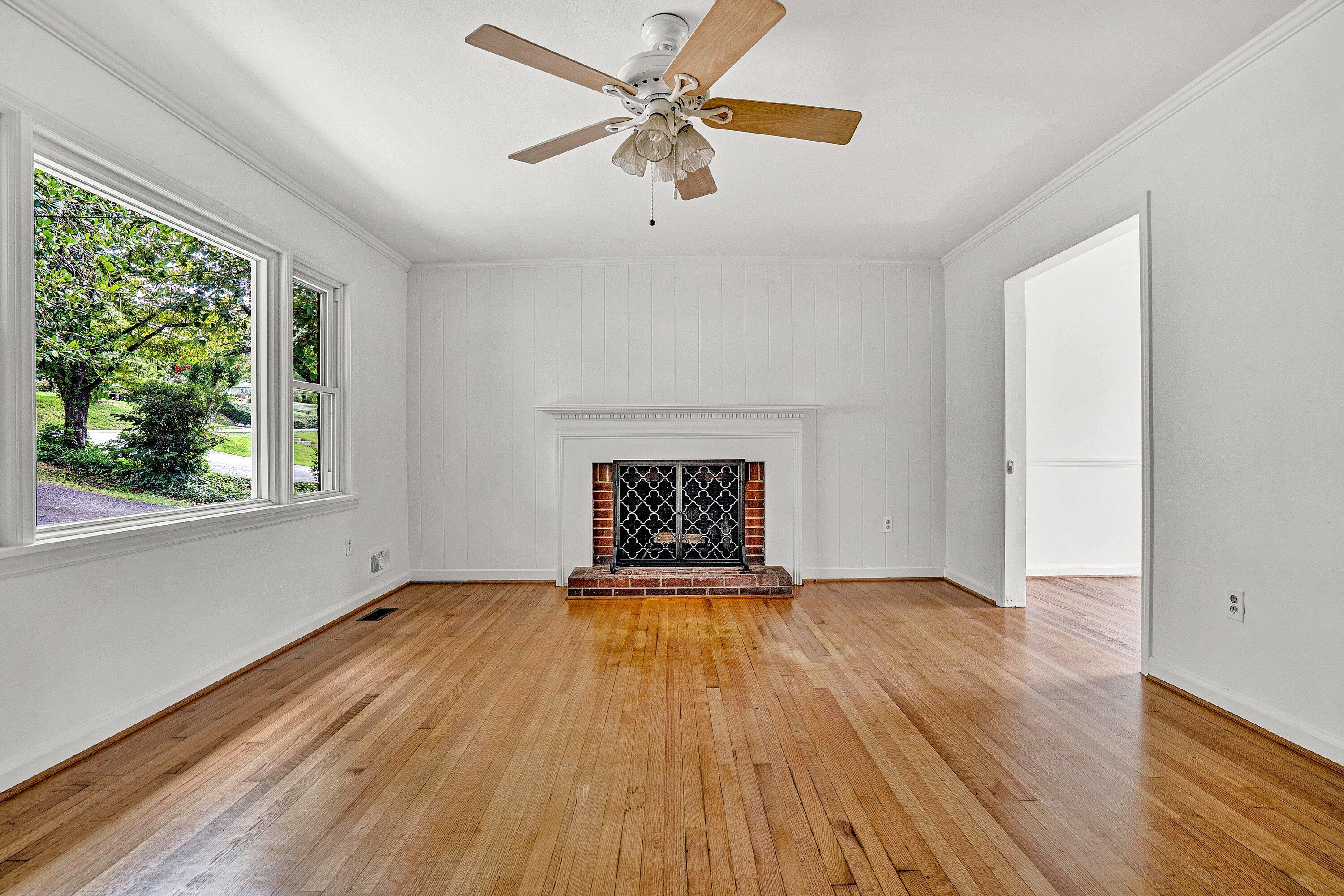 3285 Rasmont Road Roanoke, VA 24018 - Photo 7 of 40 Living Room