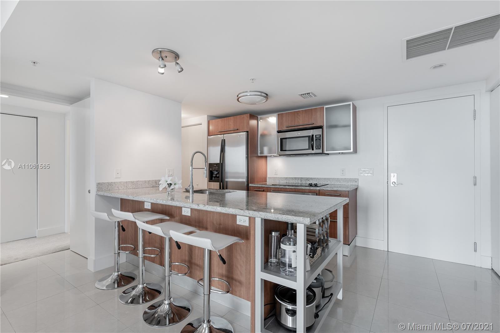 185 Southwest 7th Street, Unit 3909 Miami, FL 33130 - Photo 7 of 39