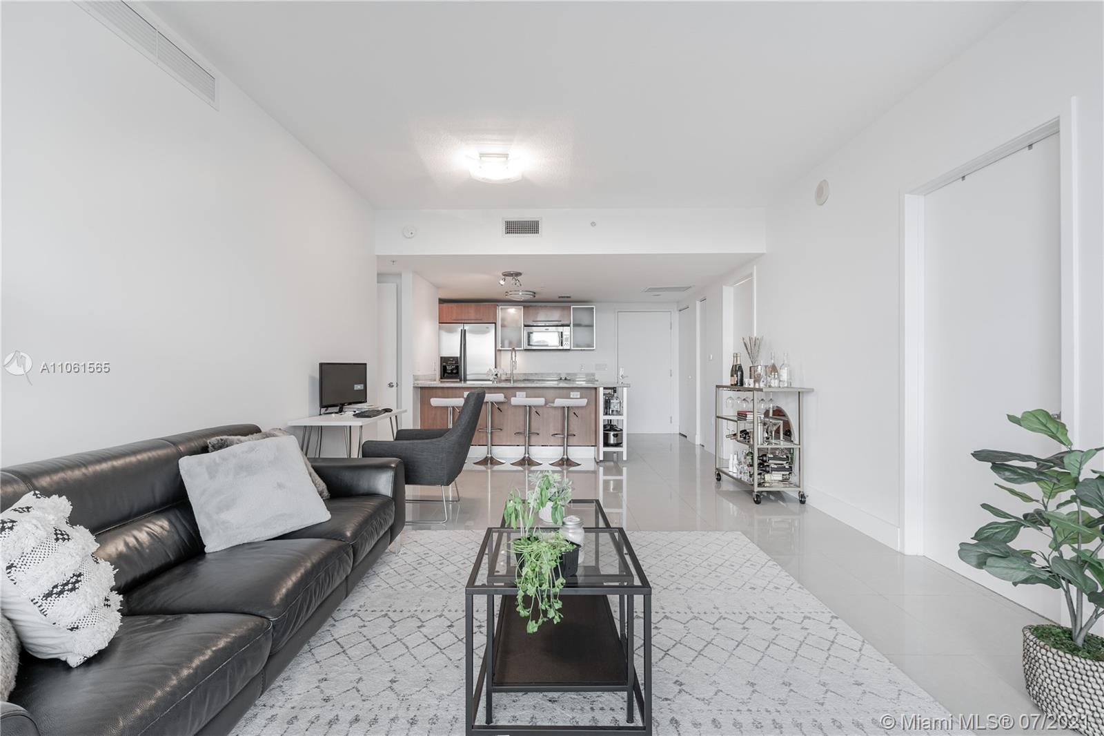 185 Southwest 7th Street, Unit 3909 Miami, FL 33130 - Photo 9 of 39