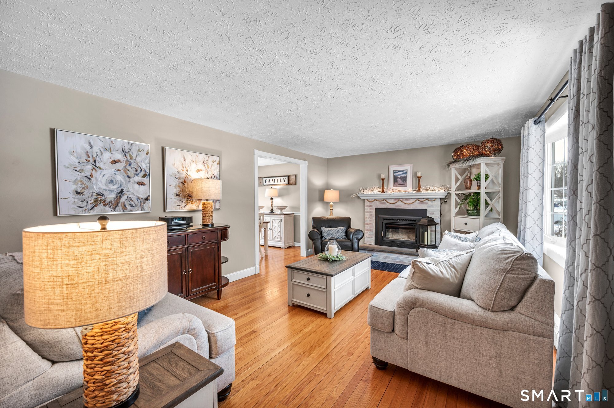 212 Old Stagecoach Road Meriden, CT 06450 - Photo 4 of 39