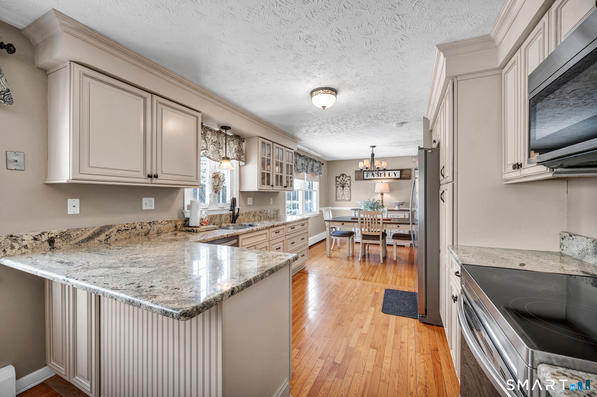 212 Old Stagecoach Road Meriden, CT 06450 - Photo 8 of 39