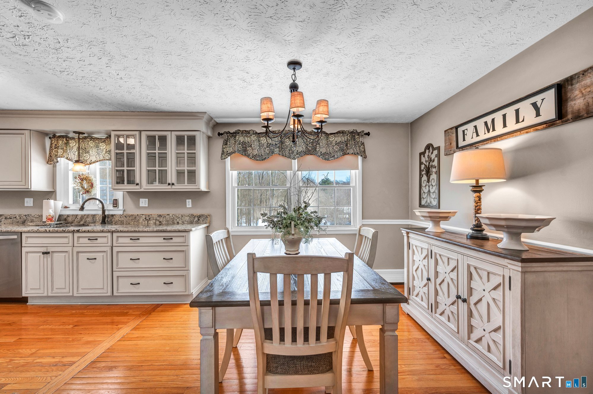 212 Old Stagecoach Road Meriden, CT 06450 - Photo 9 of 39