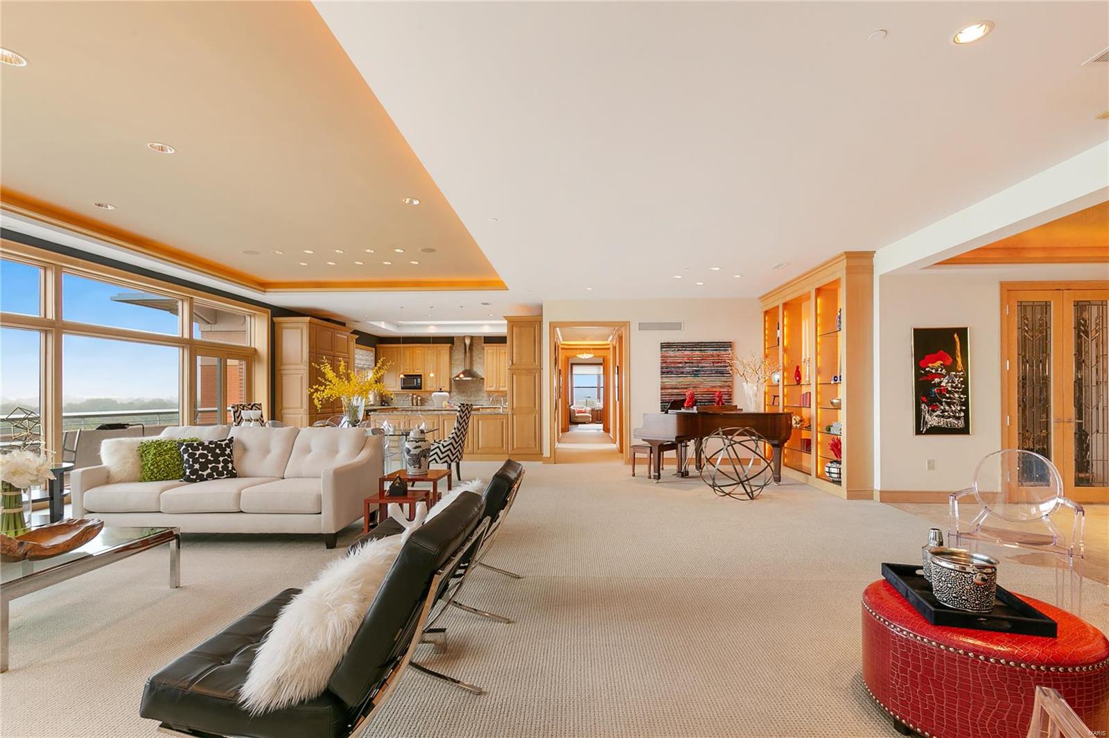 800 South Hanley Road, Unit 8D Clayton, MO 63105 - Photo 5 of 29