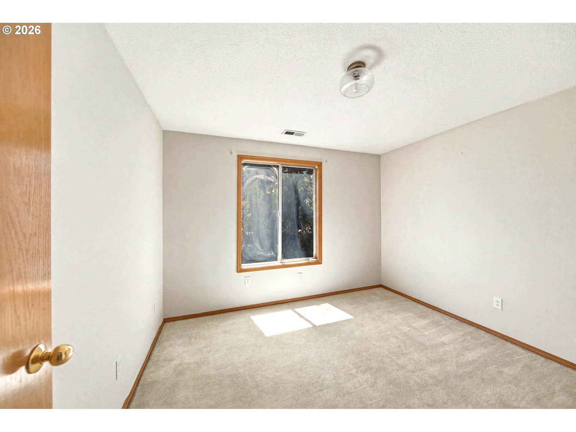 5002 Southwest Vacuna Street Portland, OR 97219 - Photo 11 of 20