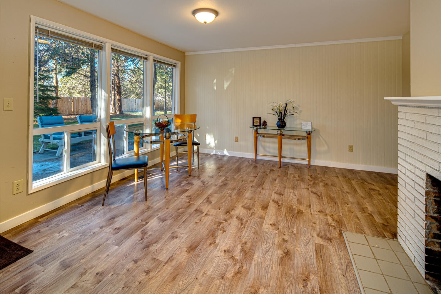 64570 Research Road Bend, OR 97703 - Photo 14 of 60 Kitchen Eating Area / Sitting Room