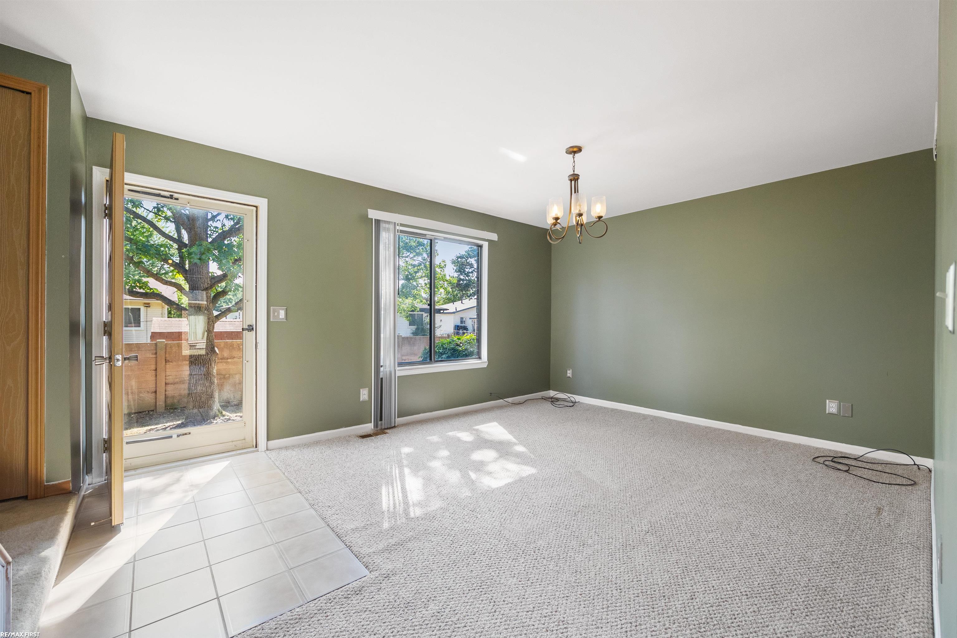 48592 Sugarbush Road New Baltimore, MI 48047 - Photo 10 of 31 50084817-9.JPG