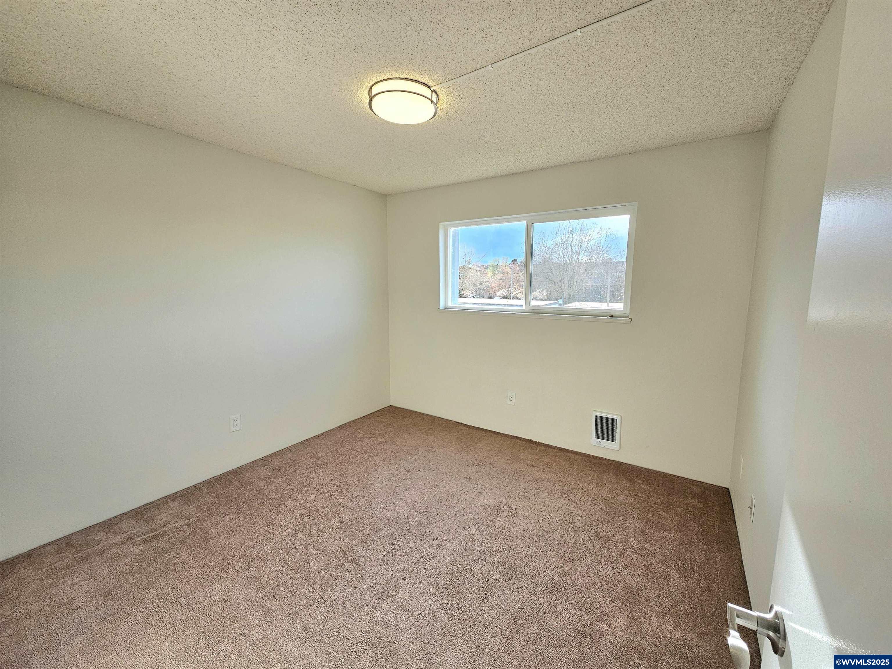 950 Evergreen Road, Unit 207 Woodburn, OR 97071 - Photo 11 of 33