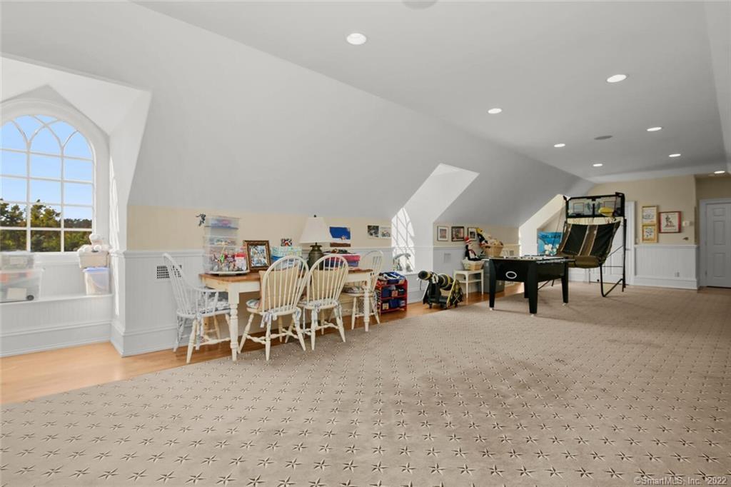 1343 Smith Ridge Road New Canaan, CT 06840 - Photo 33 of 40