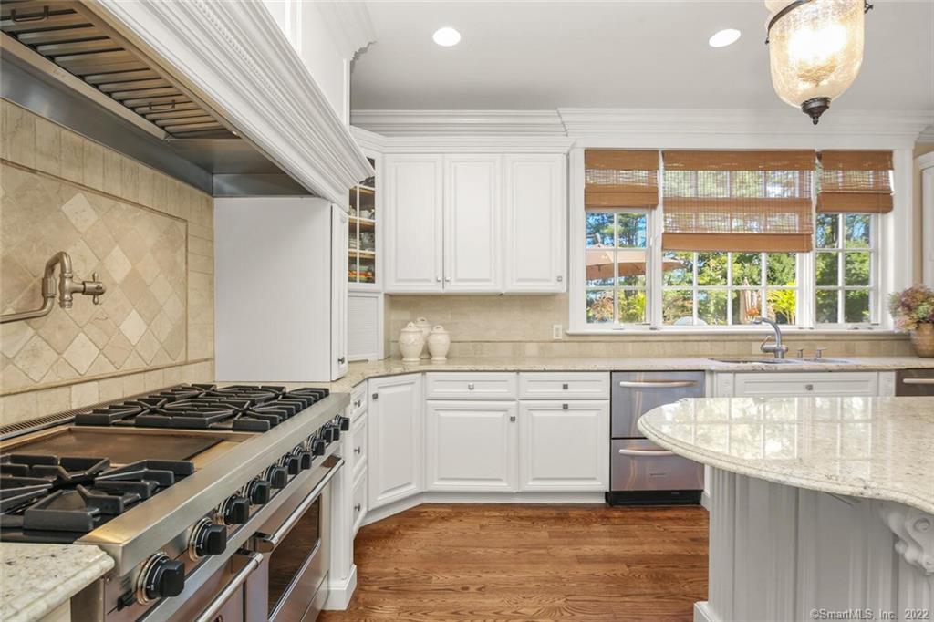 1343 Smith Ridge Road New Canaan, CT 06840 - Photo 6 of 40