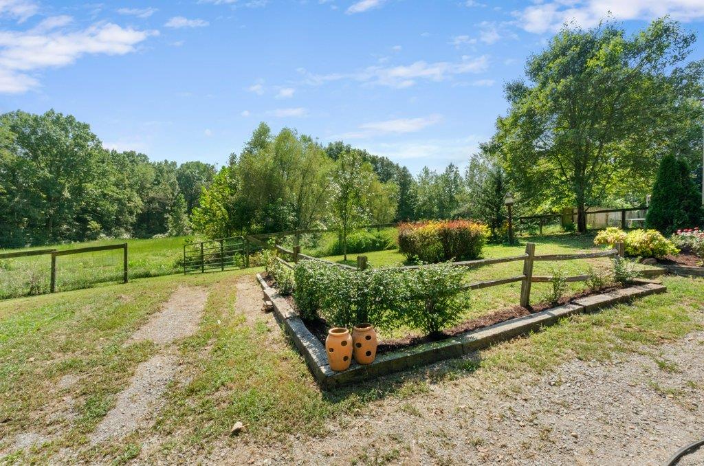 916 Bowling Branch Road Cottontown, TN 37048 - Photo 5 of 28