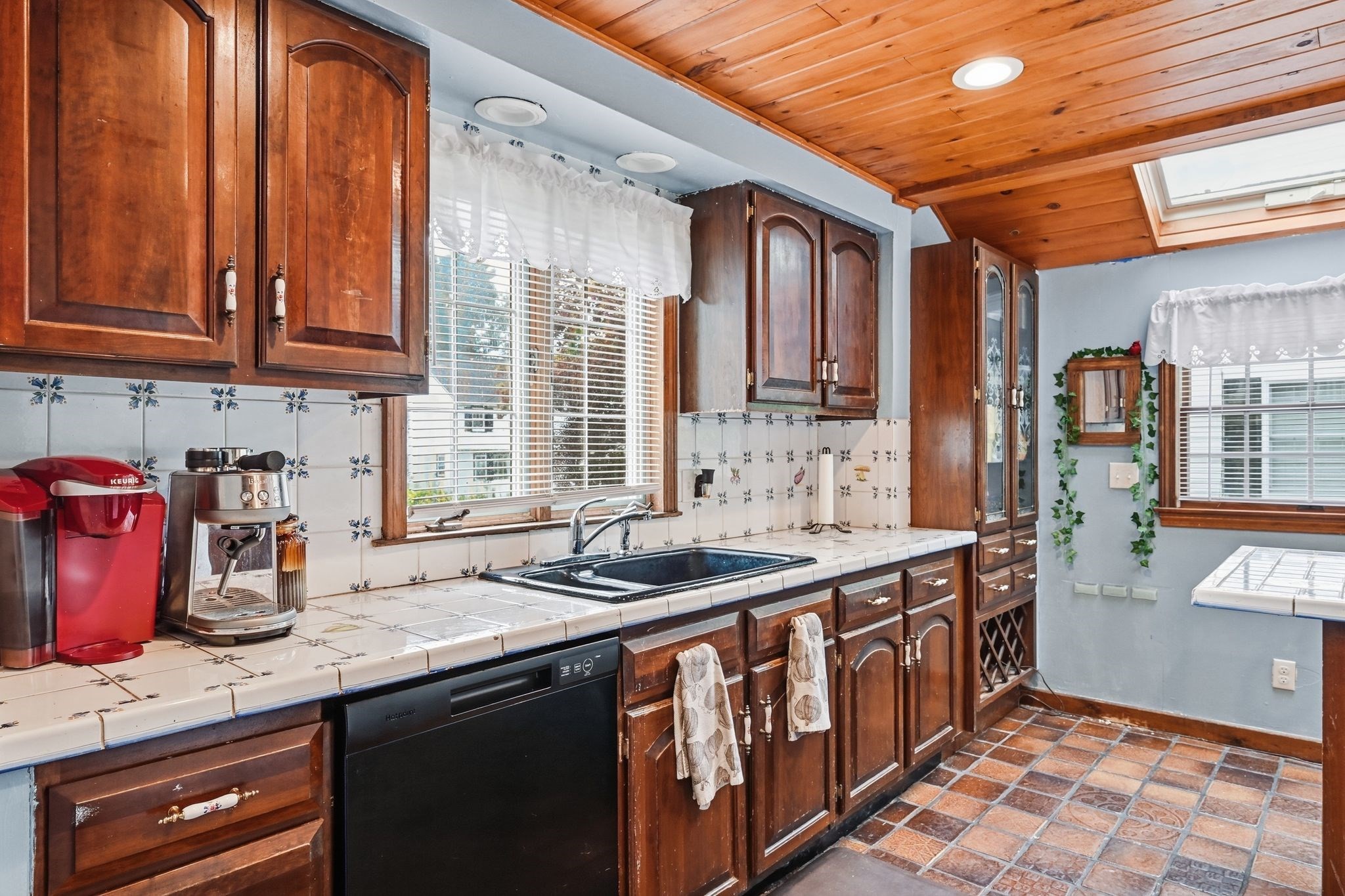 89 Abbott Street Springfield, MA 01118 - Photo 15 of 41 Gallery Image 15