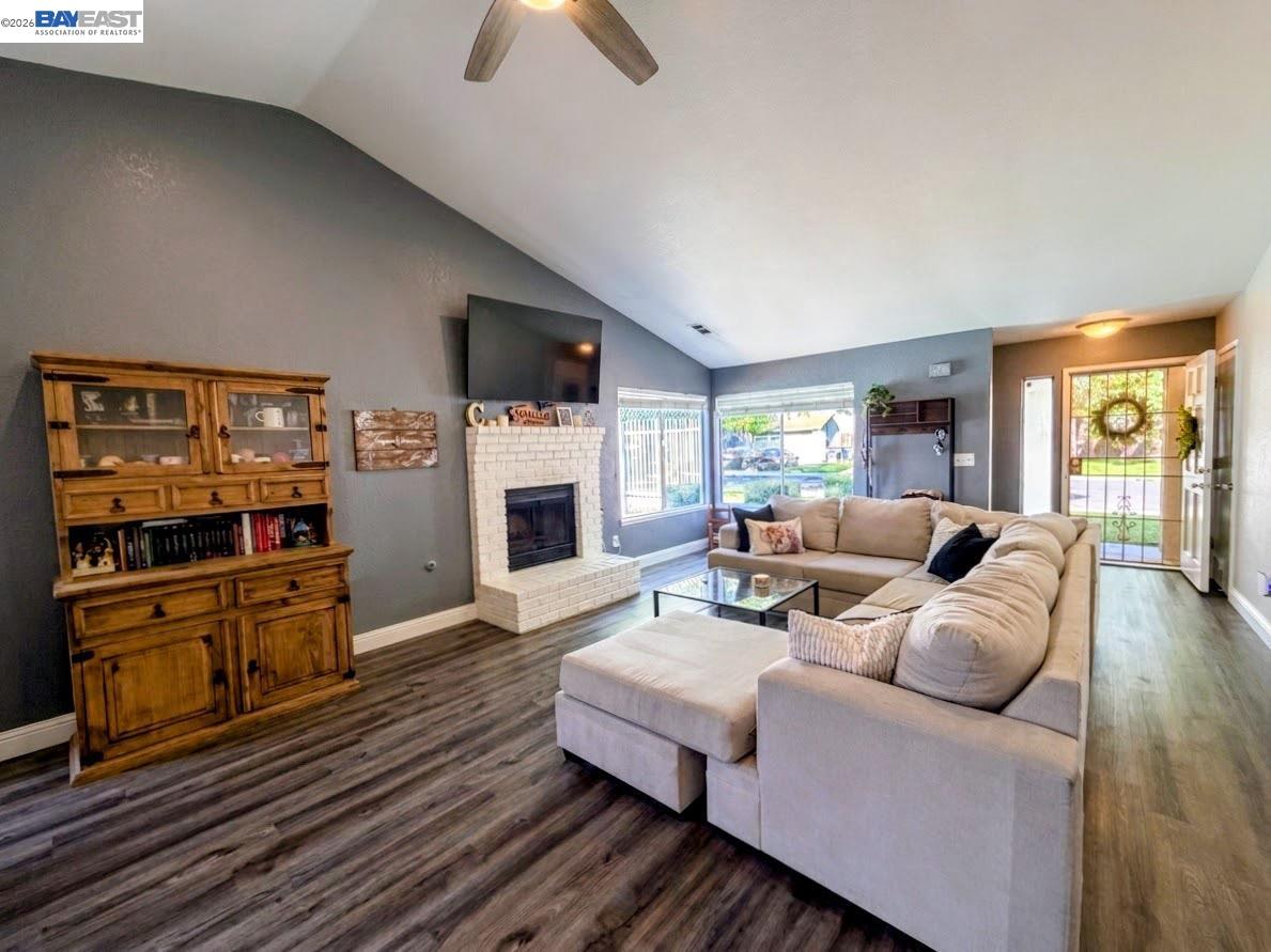 1205 Courtney Way Modesto, CA 95358 - Photo 2 of 24