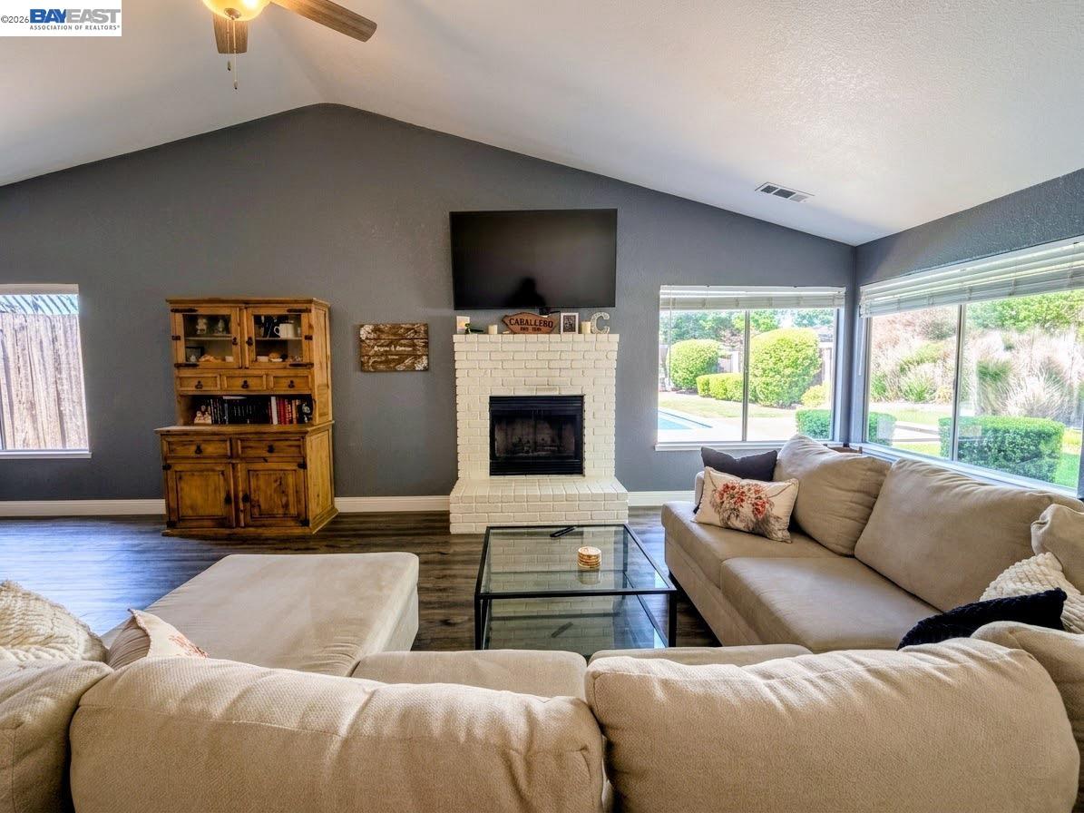 1205 Courtney Way Modesto, CA 95358 - Photo 3 of 24