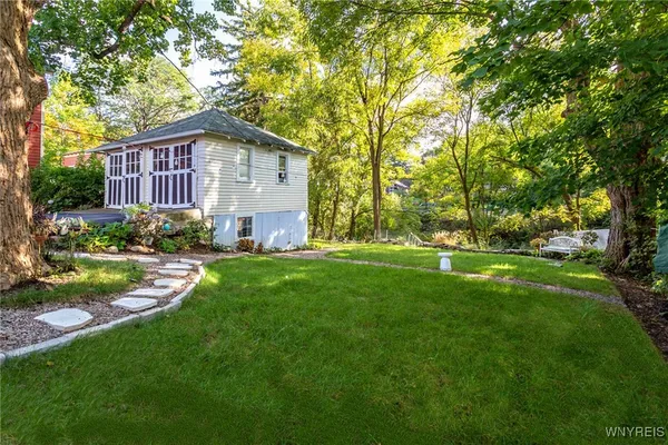 $840,000 | 126 East Genesee Street, Manlius, NY 13066