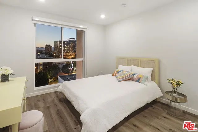 $2,995 | 2783 Francis Avenue, Unit 403, Los Angeles, CA 90005