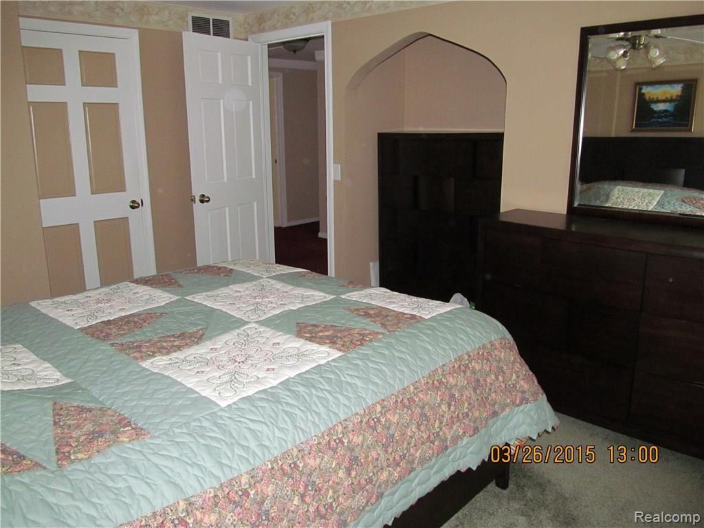 25601 Branchaster Road Farmington Hills, MI 48336 - Photo 13 of 23