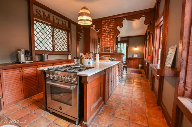 $599,000 | 211 Clifton Avenue, Natchez, MS 39120