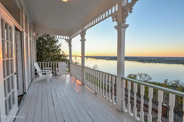 $599,000 | 211 Clifton Avenue, Natchez, MS 39120